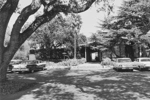 External view of CASBS with 50s-era cars outside